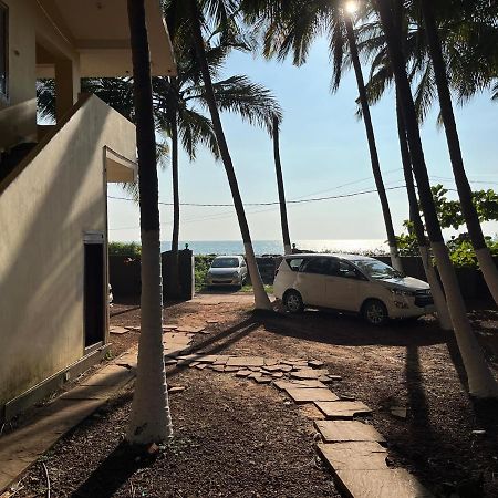 Kizhunna Rock Beach House Kannur Bagian luar foto