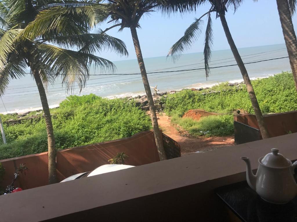 Kizhunna Rock Beach House Kannur Bagian luar foto