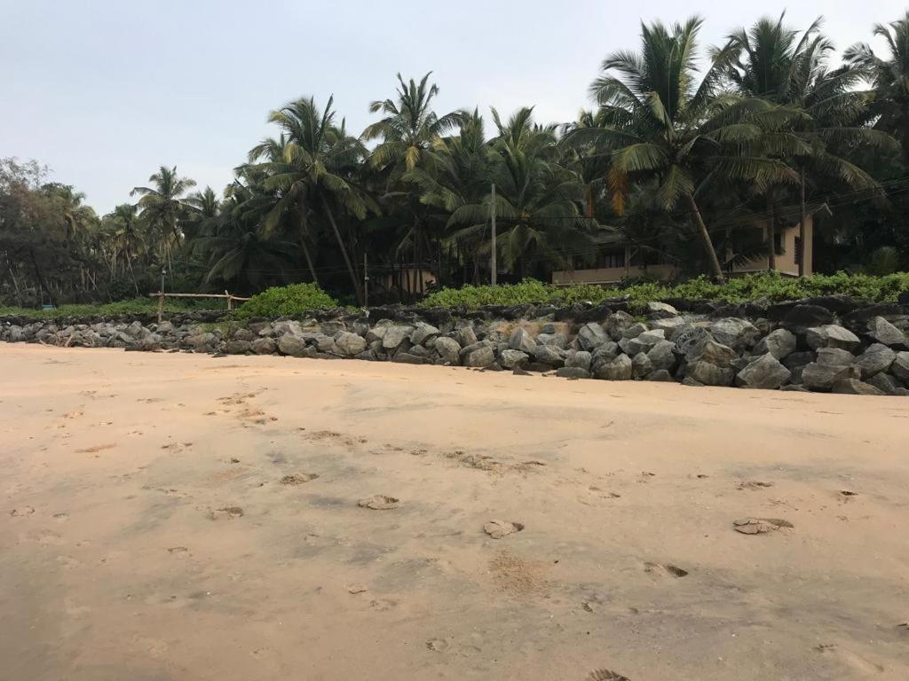Kizhunna Rock Beach House Kannur Bagian luar foto