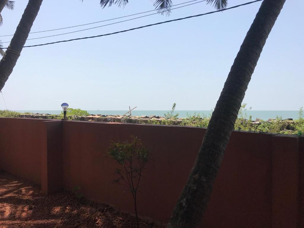 Kizhunna Rock Beach House Kannur Bagian luar foto