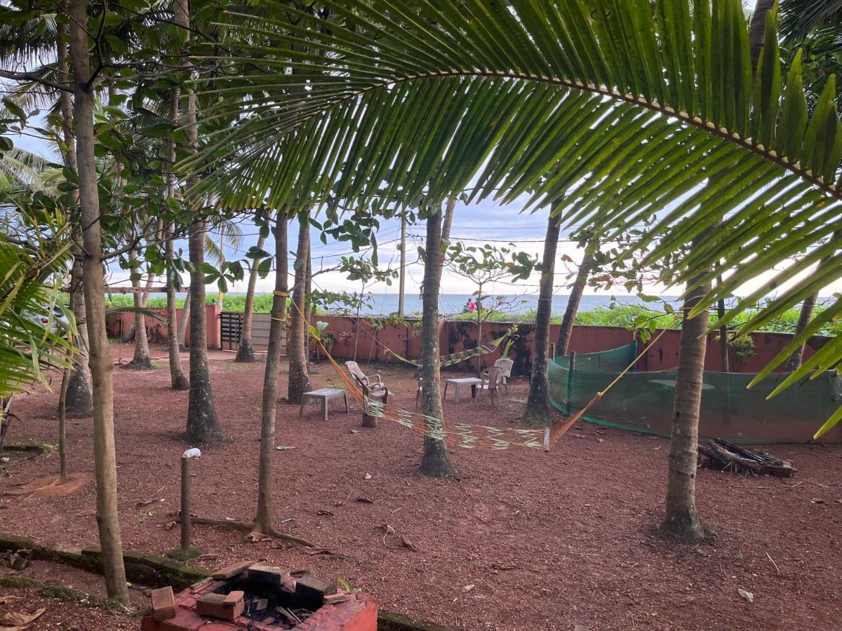 Kizhunna Rock Beach House Kannur Bagian luar foto