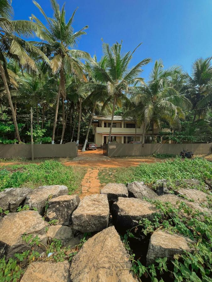 Kizhunna Rock Beach House Kannur Bagian luar foto